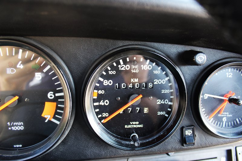 1986 Porsche 911 Carrera 3.2 Cabriolet